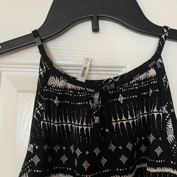 Mudd Flowy Black and White Patterned Halter top tank - Picture 4 of 4